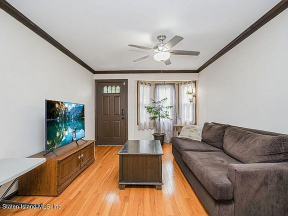 5th image of 20 Derby Ct