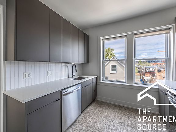 5th image of 3030 W Medill Ave