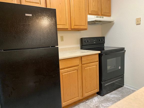 3rd image of 4610 Picturesque Ct APT 2