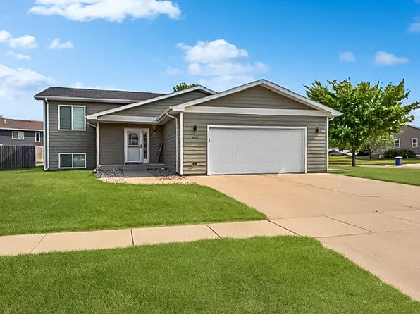 433 Finch Cir, Brookings, SD 57006
