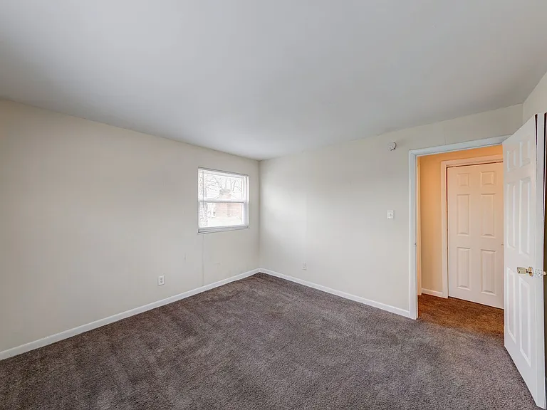 Lawrence Glen Apartments — Photo 17