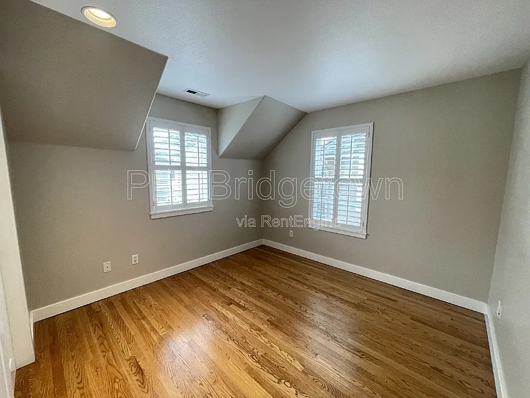 10235 NW Edgewood Dr — Photo 21