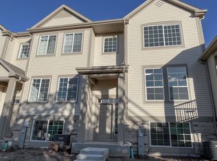 255 Regency Ct Unit D, Wauconda, IL 60084