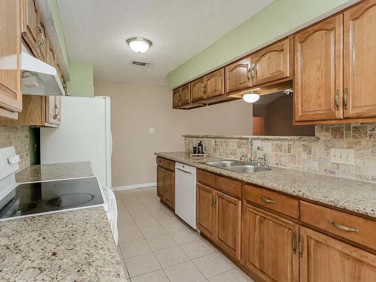 2146 Greenbriar Colony Dr #3 — Photo 10