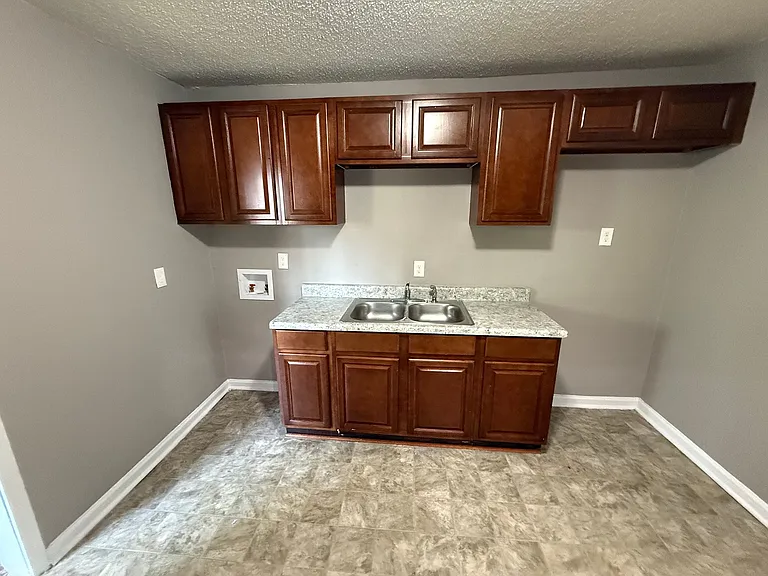 1654 Silver St — Photo 6