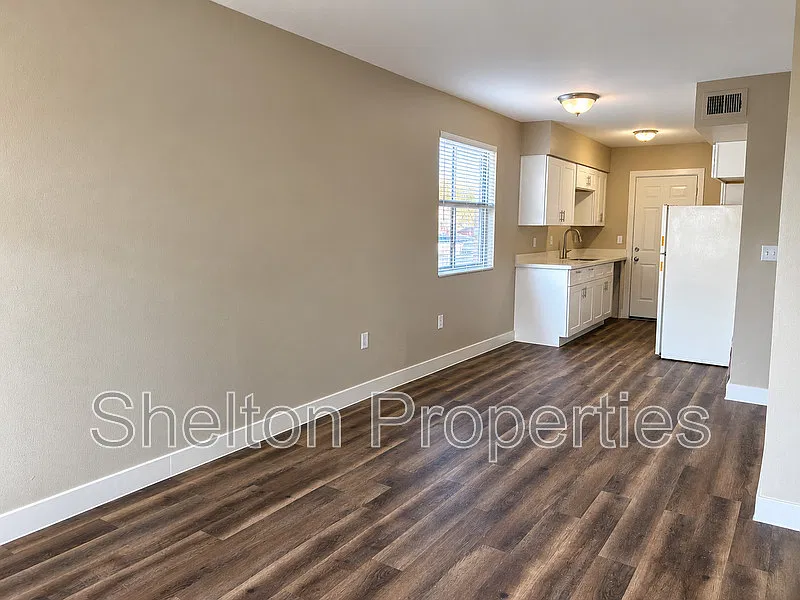 2 bed, 1.0 bath, 825 sqft, $1,299 — Photo 3