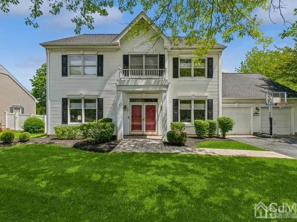 140 Providence Blvd, Kendall Park, NJ 08824