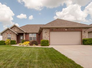 208 N Leann Dr, Nixa, MO 65714