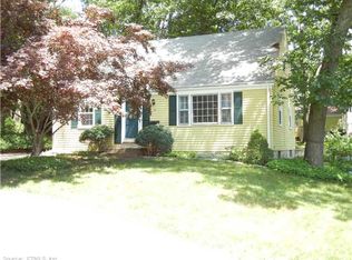 16 Winterberry Ln, Glastonbury, CT 06033
