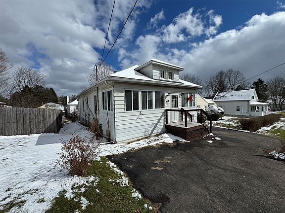 5th image of 510 Squires Ave