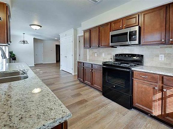 2nd image of 2816 Golfing Green Dr