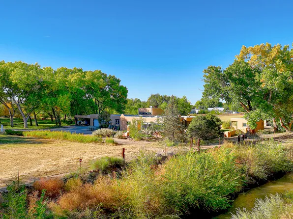 916 Macario Ln NE, Los Lunas, NM 87031