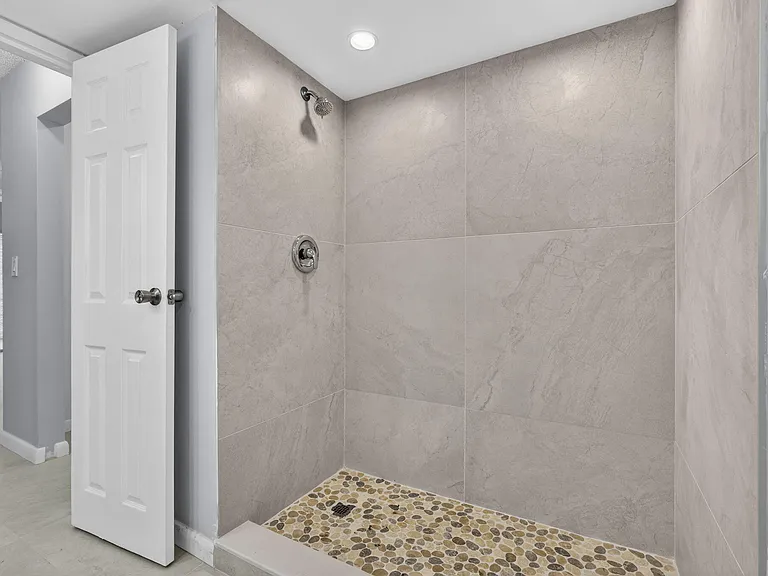 3590 Via Poinciana #202 — Photo 45
