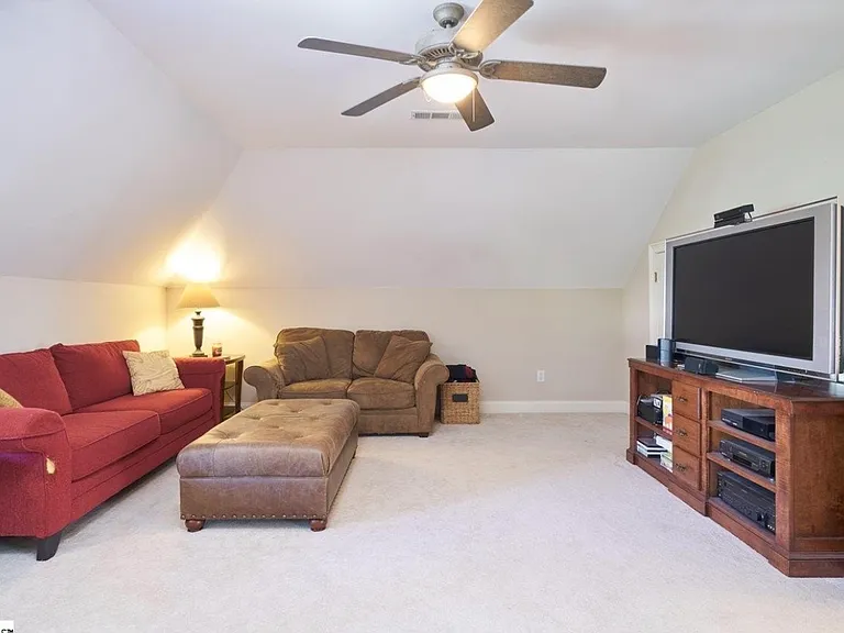 321 Parkside Dr — Photo 14