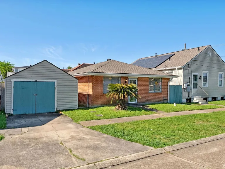 Coolidge St — Photo 32