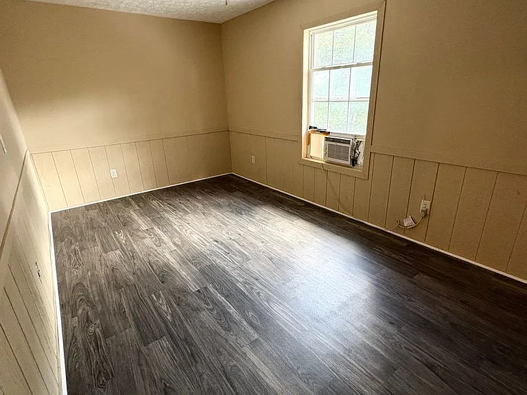 529 E Main St — Photo 30