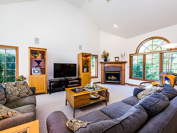 4th image of 2207 Anderson Cir