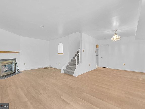 4th image of 2208 Greenwood Dr