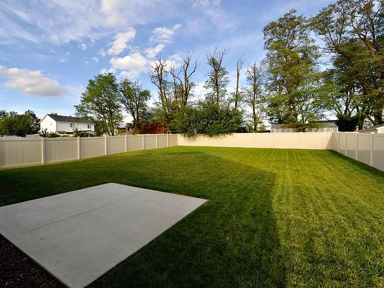 1288 N Pyroclast St — Photo 22