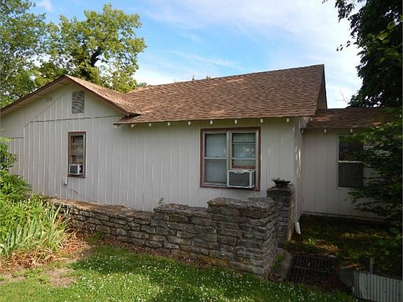 2nd image of 304 N School St