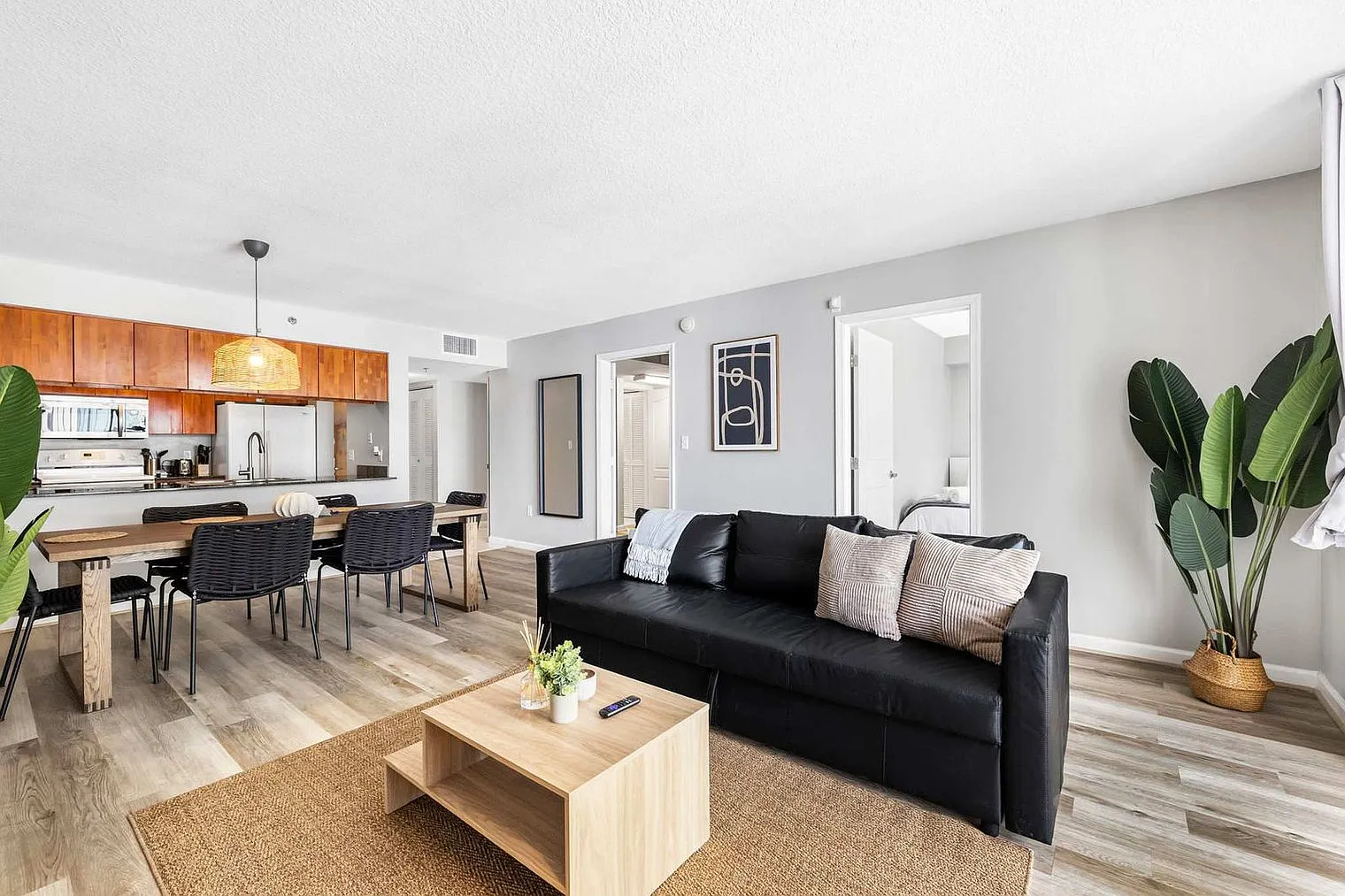 2 bed, 1.0 bath, 818 sqft, $3,830 — Photo 4