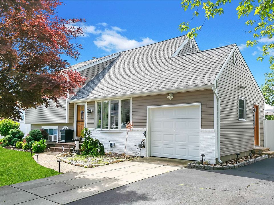 79 Roosevelt Ave, Massapequa, NY 11758 | Zillow