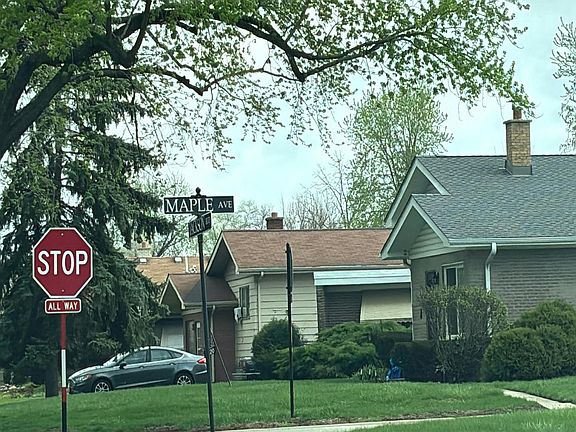 5th image of 330 Maple Ln