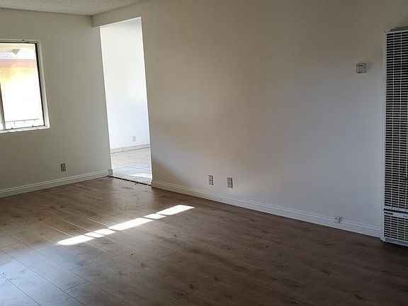 3rd image of 2039 E Evergreen St