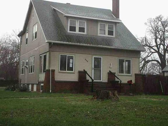 2nd image of 806 S Elm St