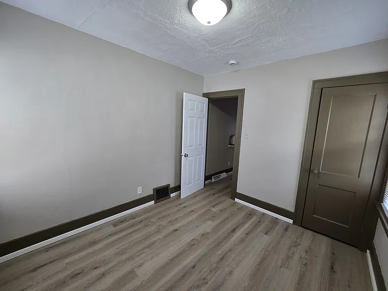 947 Newton St — Photo 15