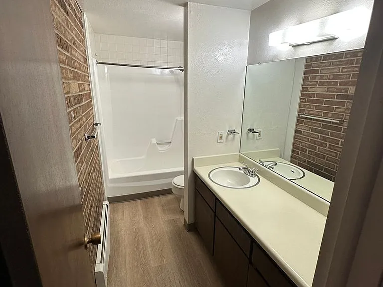 1260 Kalmia Ave — Photo 17