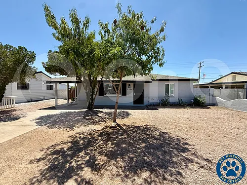 3335 E Oak St Photo 1
