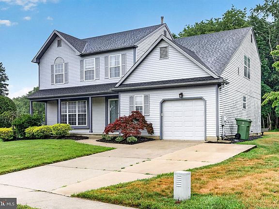 2nd image of 5 Elkins Ln