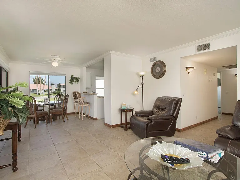 Dinning area w/views