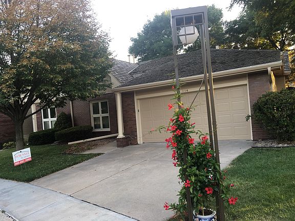 2nd image of 814 N 131st Ct