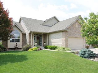 6585 Pheasant Hills Dr, Lino Lakes, MN 55038