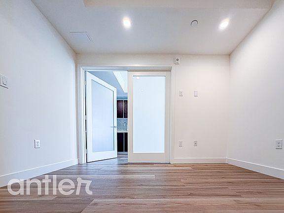 5th image of 948 S Ogden Dr #D503