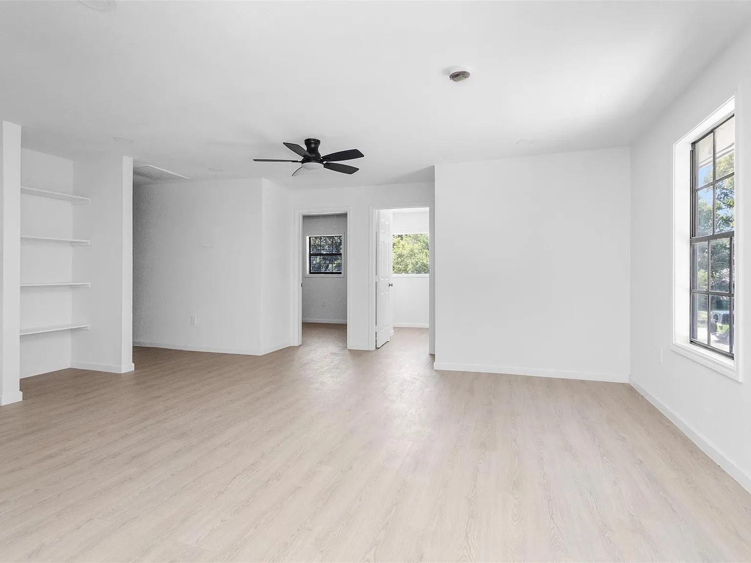 3 bed, 1.0 bath, $1,500 — Photo 3