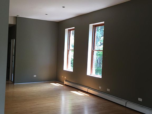 3rd image of 2119 N Hoyne Ave