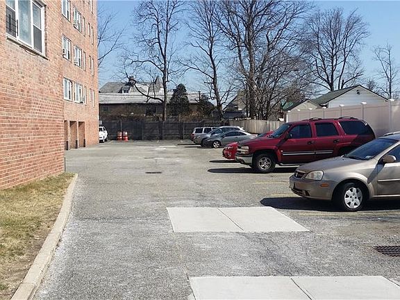 3rd image of 126 Franklin Ave APT 1C