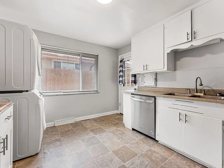 3609 Hudson St — Photo 8