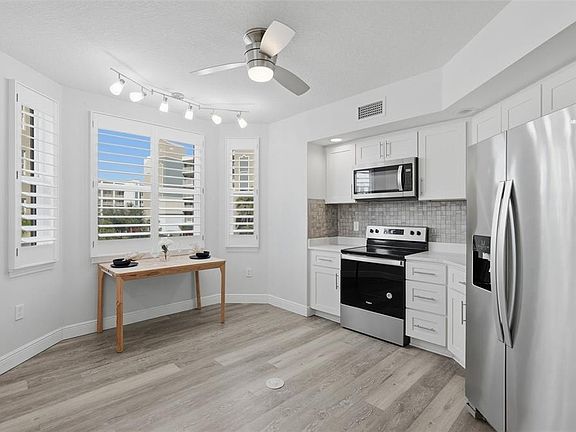 5th image of 960 Starkey Rd #8106