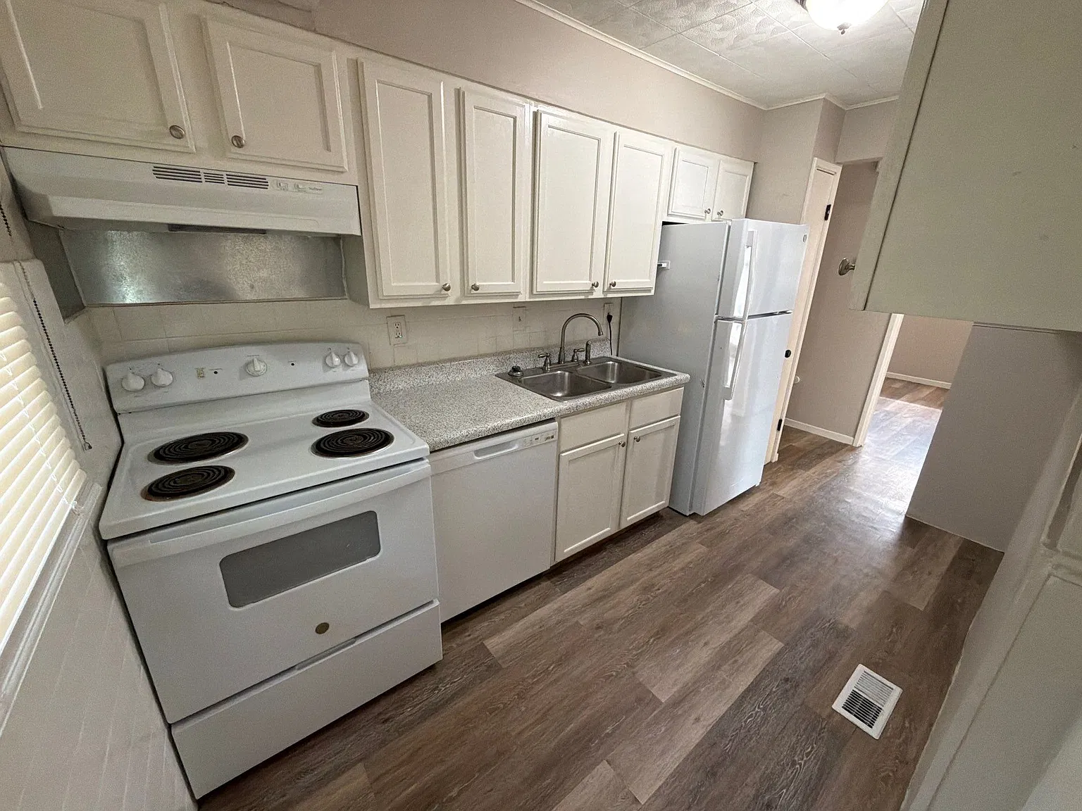 307 Crawford Rd Saint Louis MO 63137 — Photo 4