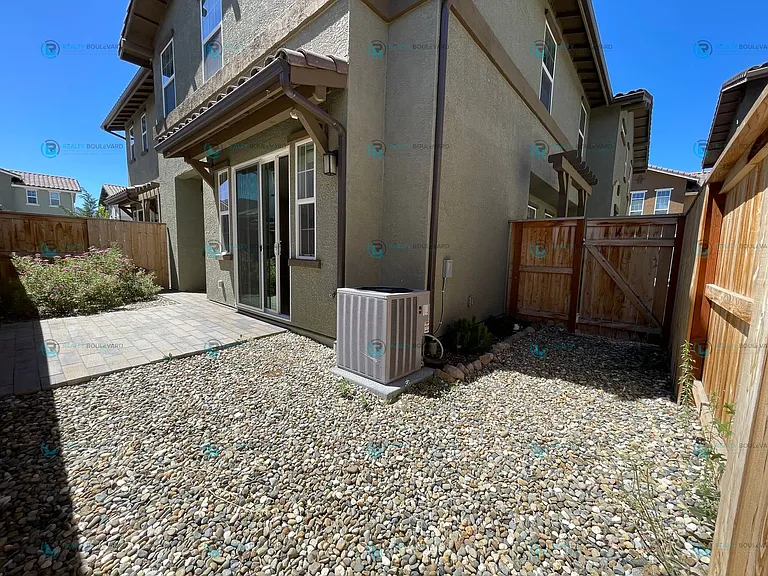 1815 Dark Horse Rd #B — Photo 51