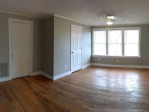 5th image of 925 S Cox St APT 3