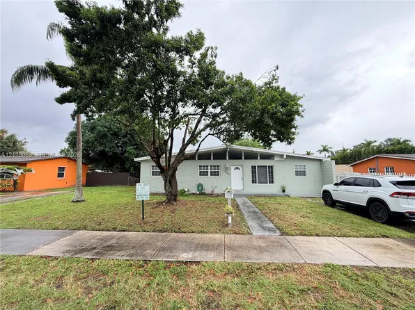 900 NW 178th Ter, Miami Gardens, FL 33169
