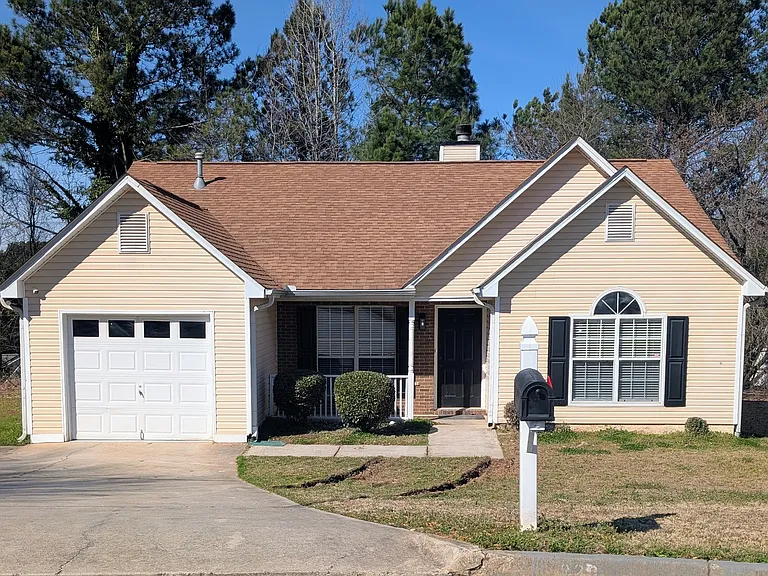 920 Spruce Point — Photo 1