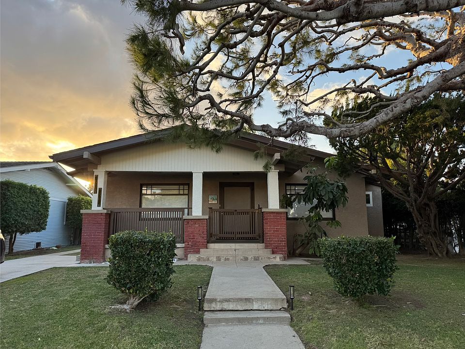 Front of home with large porch and driveway