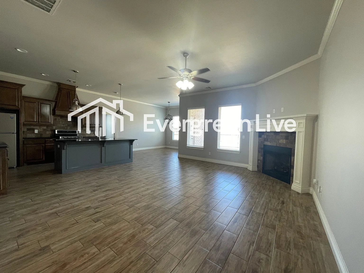5 bed, 2.0 bath, 2150 sqft, $1,945 — Photo 2