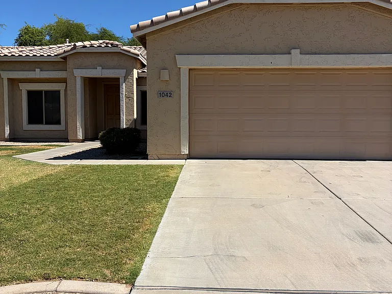 1042 E Canyon Way — Photo 2